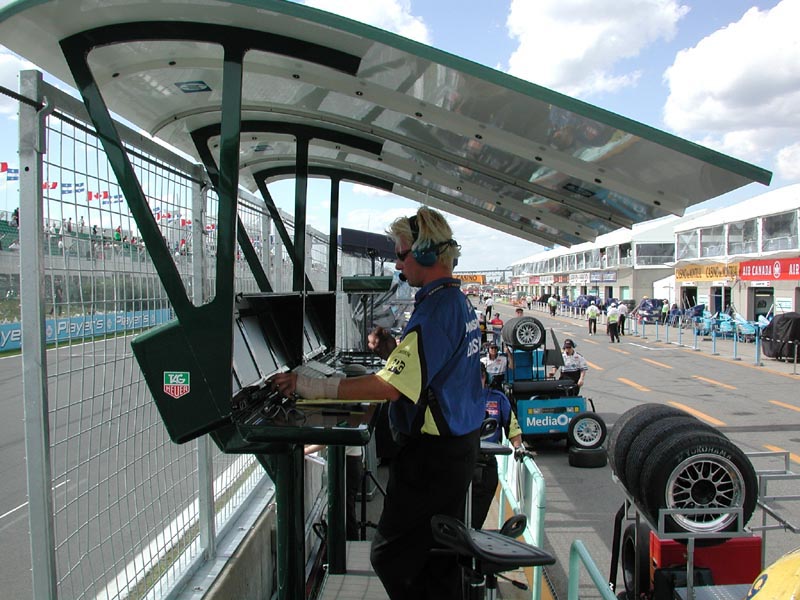 Robert Sollenskog in pits.jpg 113.6K